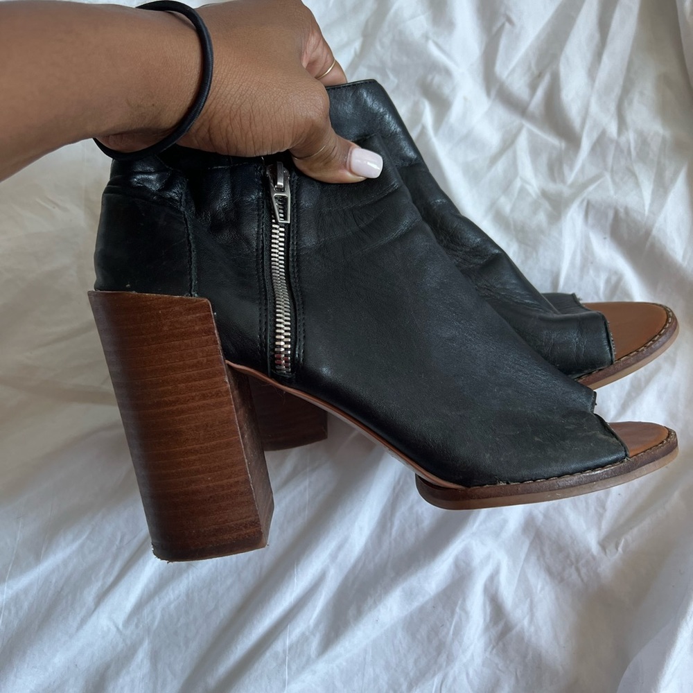 DOLCE VITA black leather side zipper block heeled booties sz. 9.5